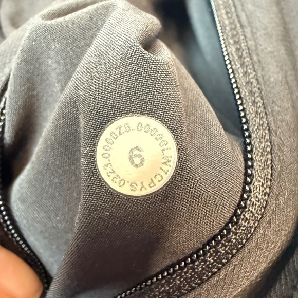 Lululemon women License to Train High-Rise Short 4" black size 6 - Picture 9 of 9